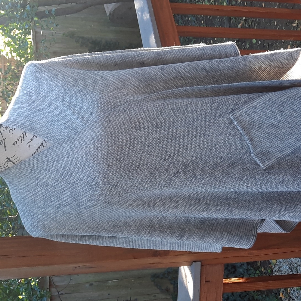 ⭐NEW⭐Grey knit Steve Madden wrap
